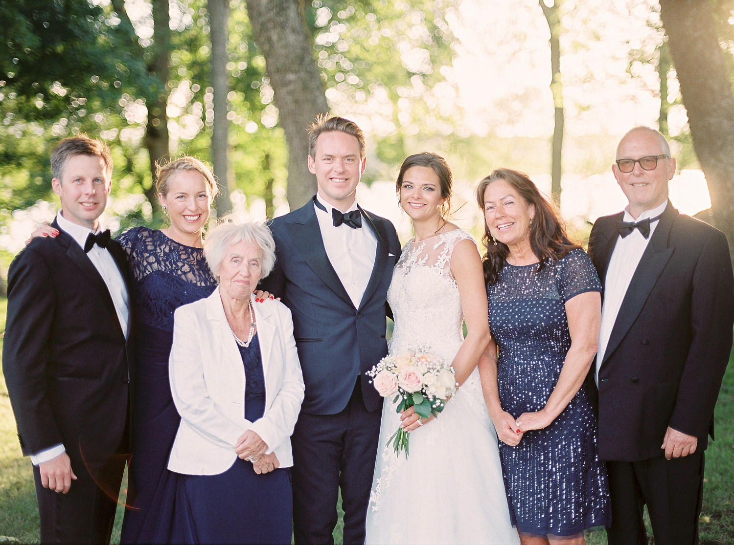 Family photos during a wedding day